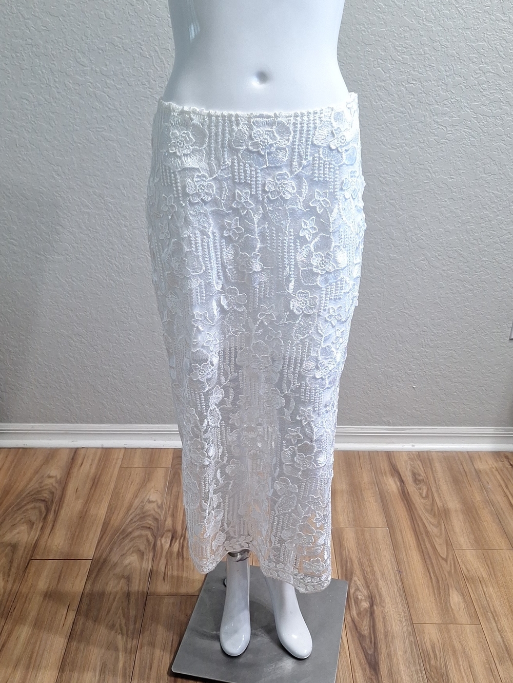 Vici White Lace Floral appliqué Skirt